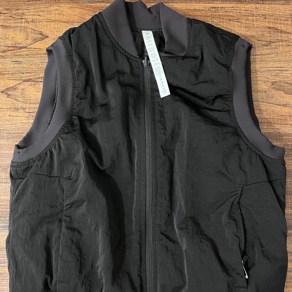 Lululemon Reversible Nonstop Bomber Vest Jacket in Black - Size 4